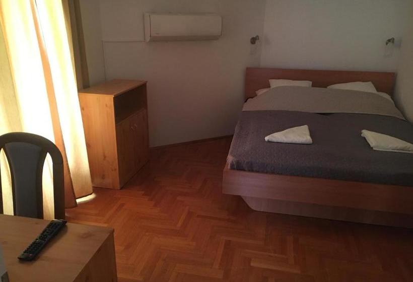 פנסיון Center Apartmanház