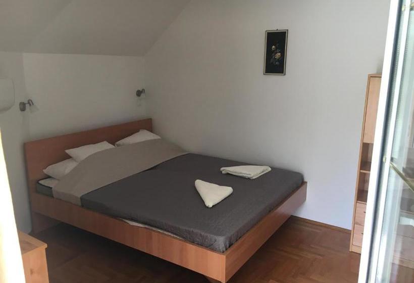 פנסיון Center Apartmanház