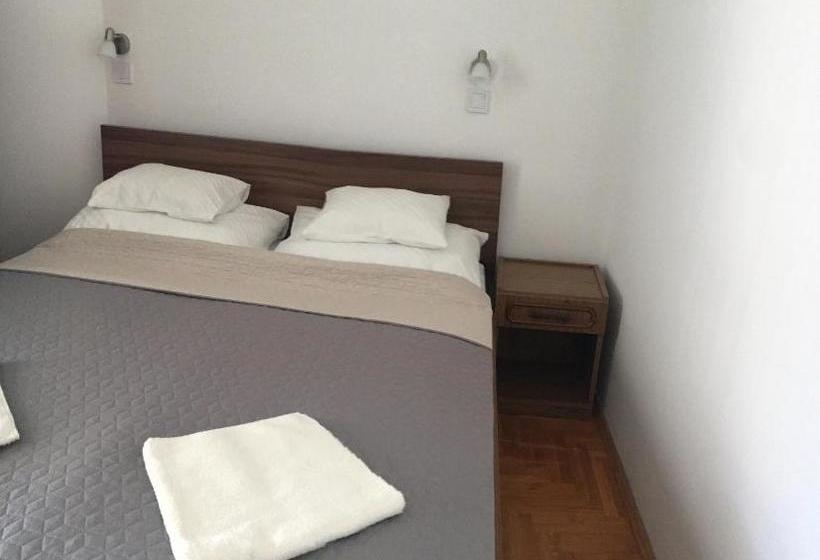 פנסיון Center Apartmanház