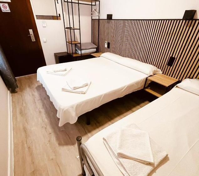 פנסיון Colibri