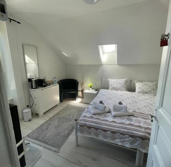 펜션 La Maison Bleue à 2 Pas Du Lac Du Neuchâtel