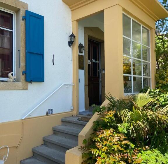 펜션 La Maison Bleue à 2 Pas Du Lac Du Neuchâtel