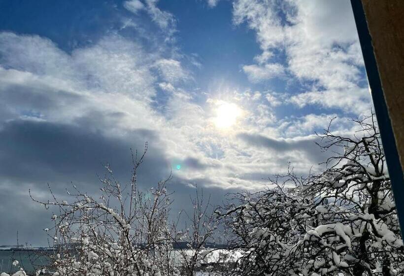 بنسيون La Maison Bleue à 2 Pas Du Lac Du Neuchâtel