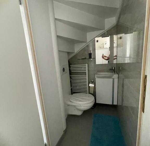 펜션 La Maison Bleue à 2 Pas Du Lac Du Neuchâtel