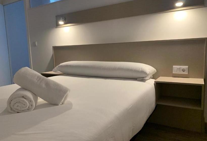 پانسیون Oxford Suites Ciudad De La Coruña