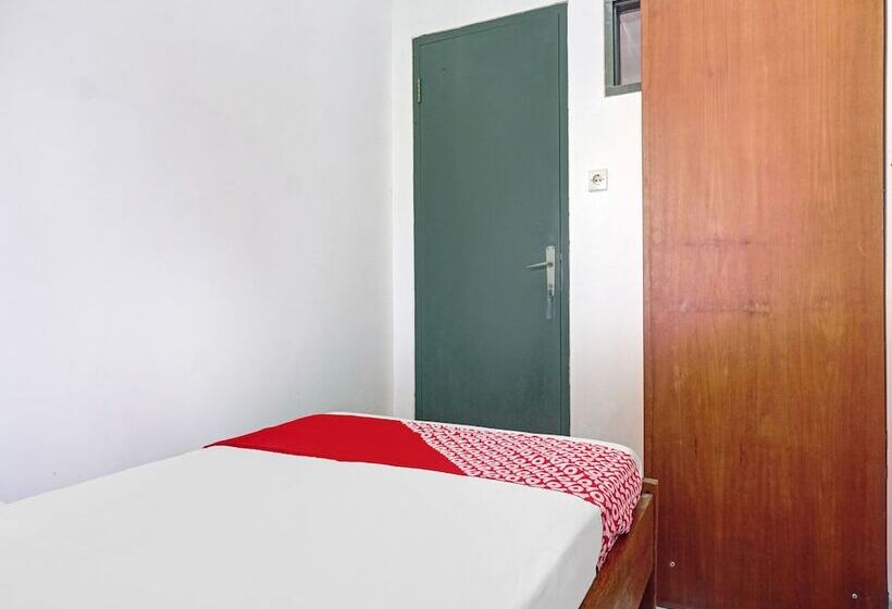 Reddoorz Plus At Hotel Griya Astoeti