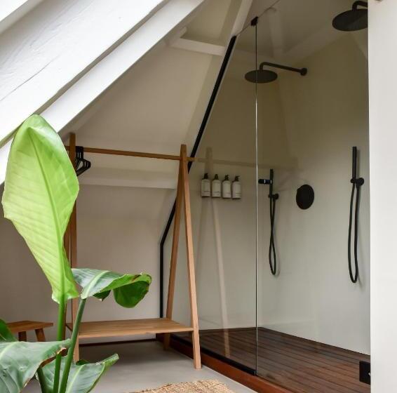 Van Heeckeren Apartments & Suites Nes