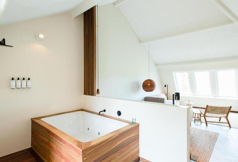 Van Heeckeren Apartments & Suites Nes