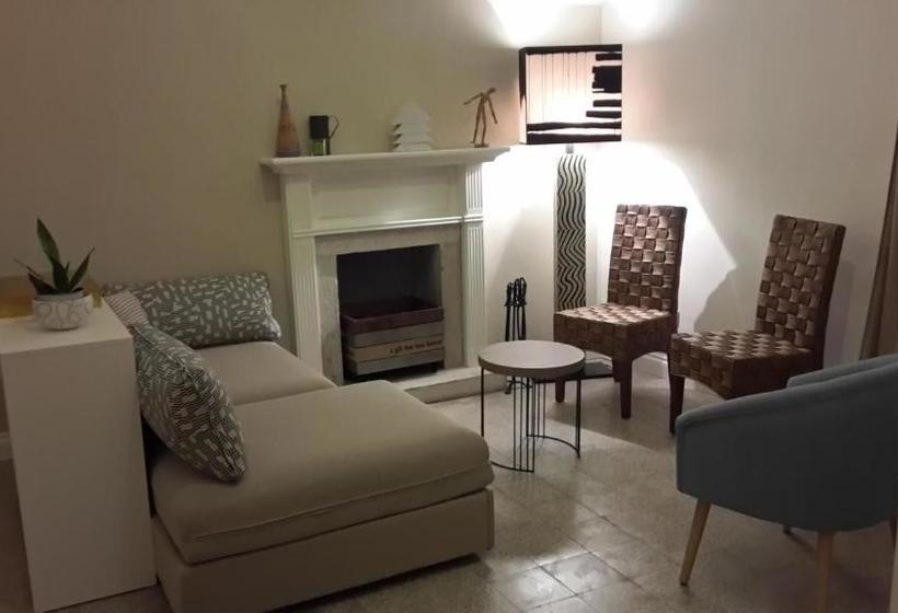 Bed and Breakfast Oikia