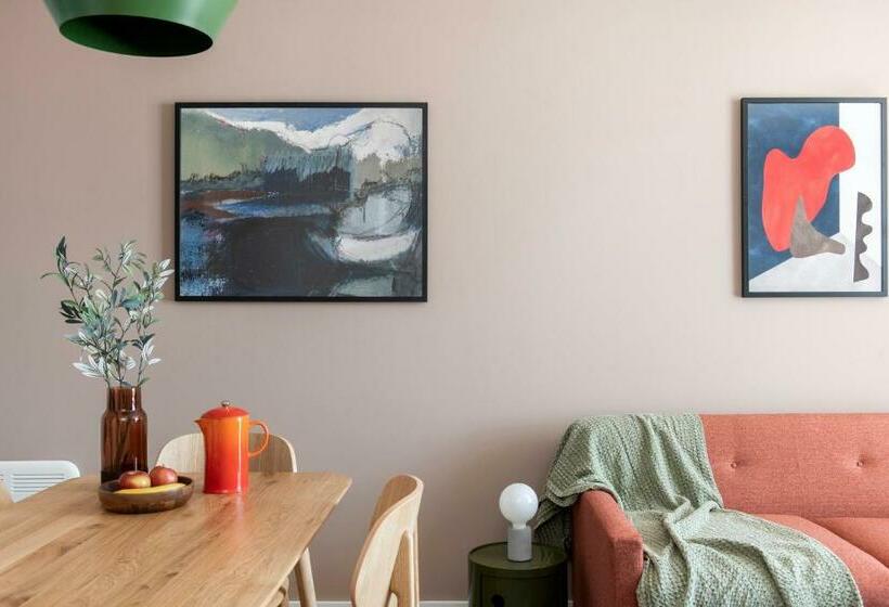 Cove Paradise Street