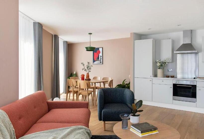 Cove Paradise Street