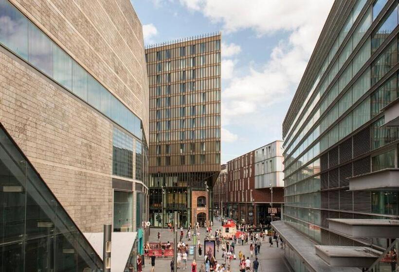 Cove Paradise Street