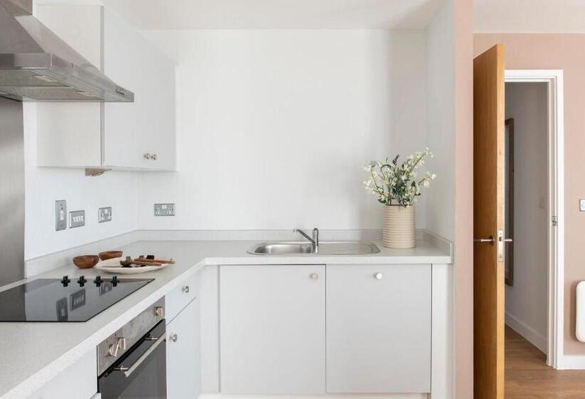 Cove Paradise Street