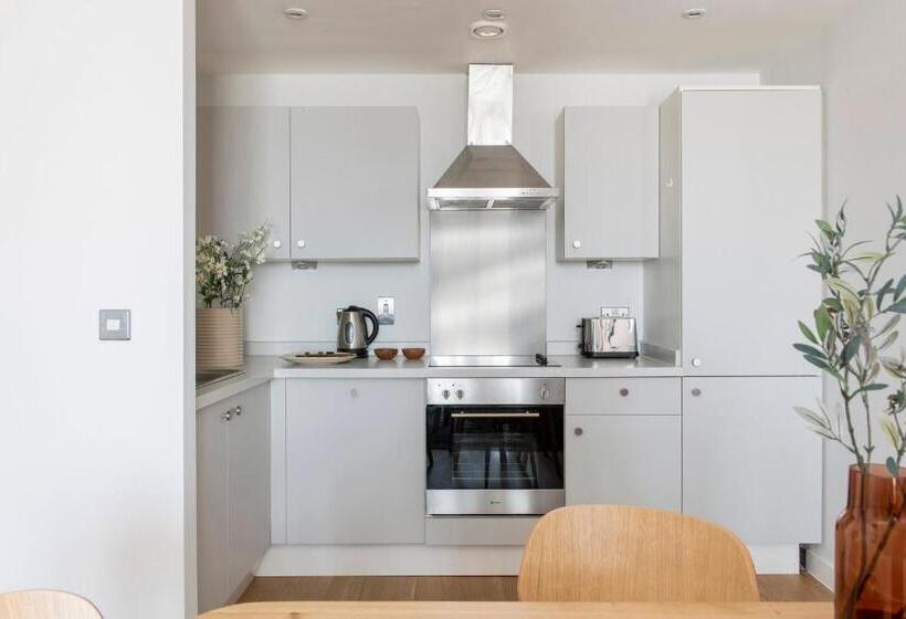 Cove Paradise Street