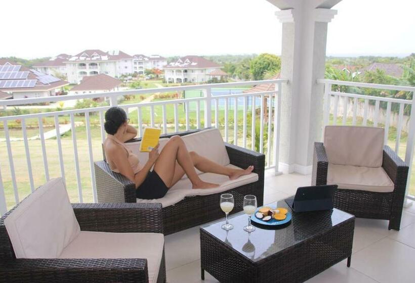 First Class Retreat @ Fern Court