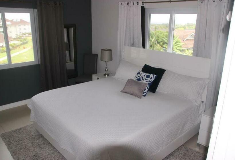 First Class Retreat @ Fern Court