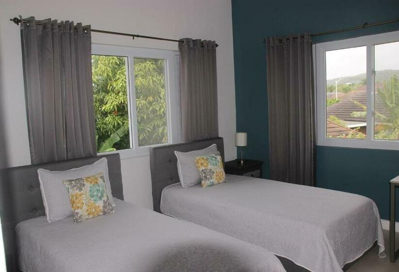 First Class Retreat @ Fern Court