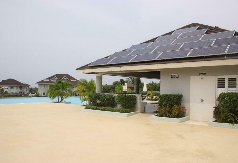 First Class Retreat @ Fern Court