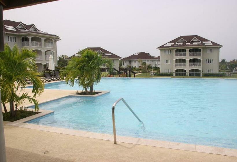 First Class Retreat @ Fern Court