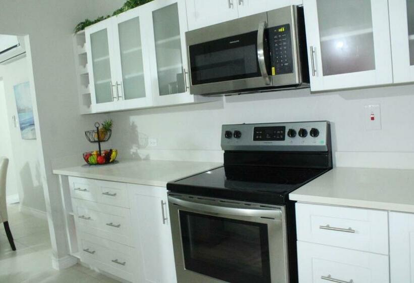 First Class Retreat @ Fern Court