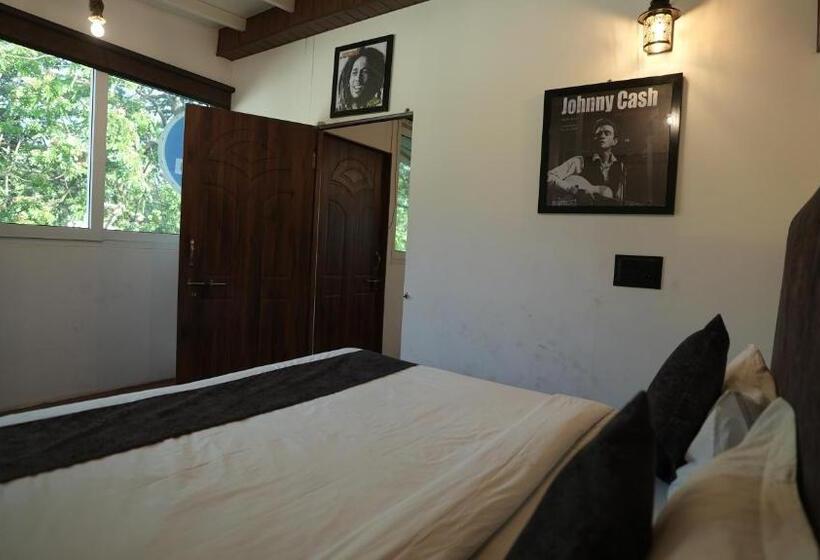 Отель Anjoned Hostel & Cafe