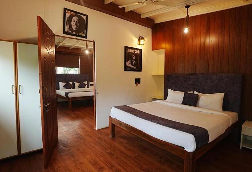 Отель Anjoned Hostel & Cafe