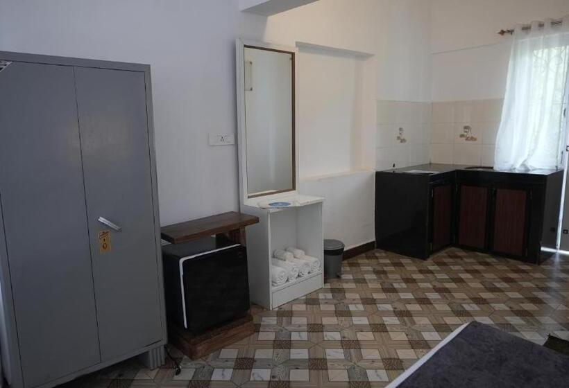 Отель Anjoned Hostel & Cafe