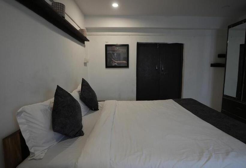 Отель Anjoned Hostel & Cafe