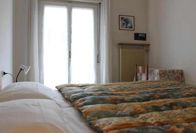 ホテル Garni Hirsch