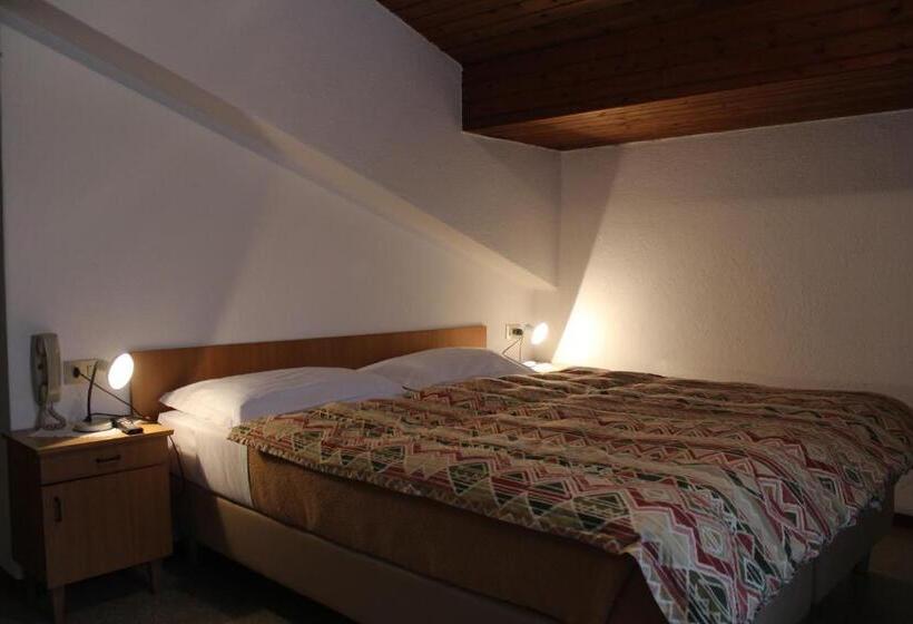 ホテル Garni Hirsch