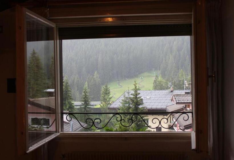 ホテル Garni Hirsch