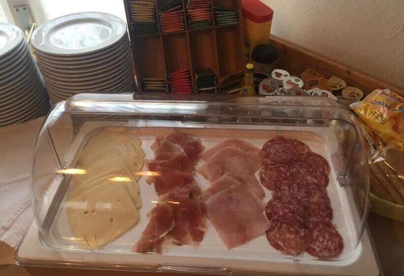 ホテル Garni Hirsch