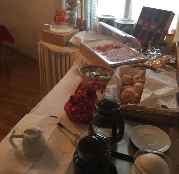 ホテル Garni Hirsch