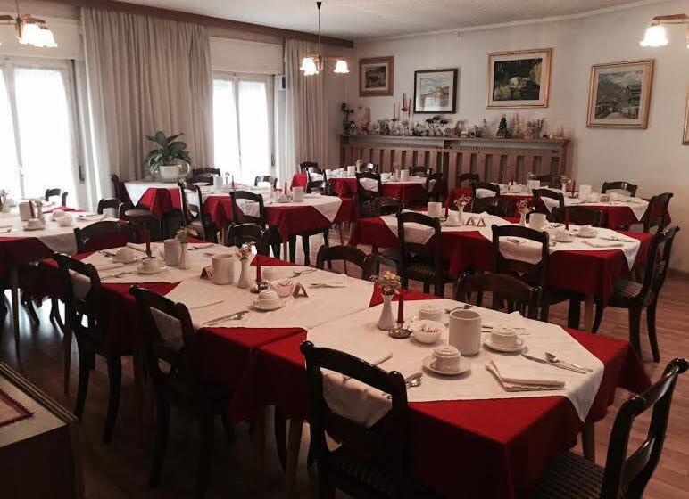 ホテル Garni Hirsch