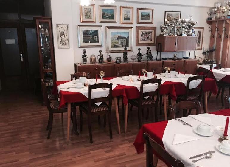 ホテル Garni Hirsch