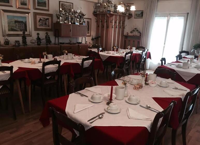 ホテル Garni Hirsch