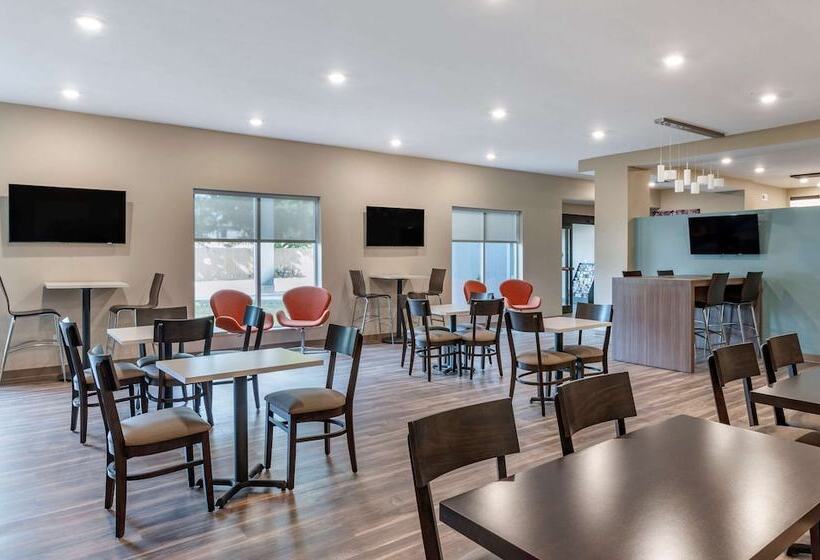 ホテル Mainstay Suites