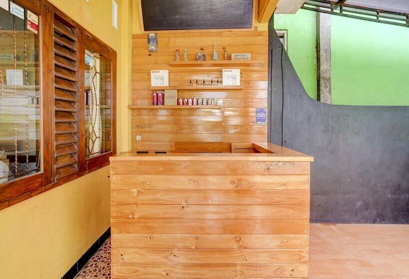 호텔 Oyo Ii3676 Wisma Al-fahmi Syariah