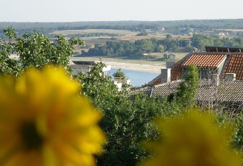 فندق Rezovo Family