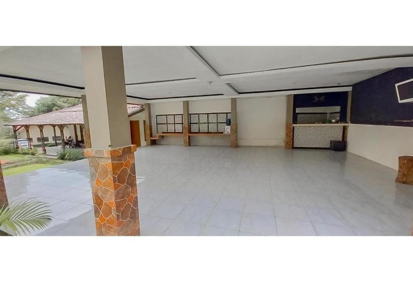 Отель Sri Indrawati Puncak Mitra Reddoorz