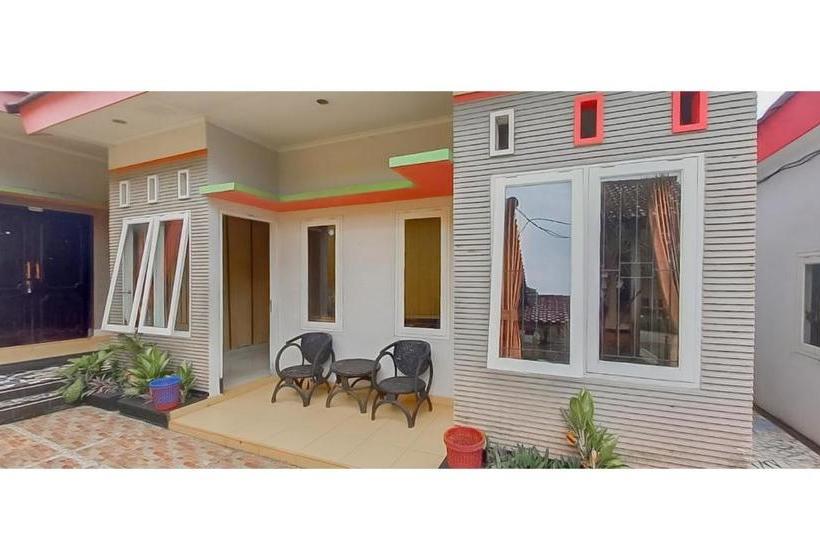 Отель Sri Indrawati Puncak Mitra Reddoorz