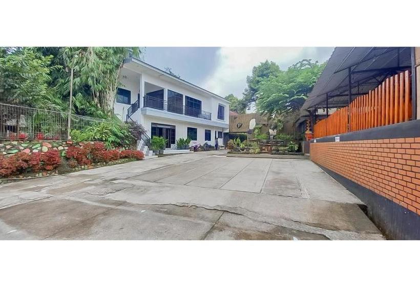 Отель Sri Indrawati Puncak Mitra Reddoorz