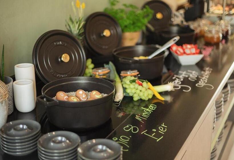 Отель Holiday Inn   The Niu, Mill Cologne Mülheim, An Ihg