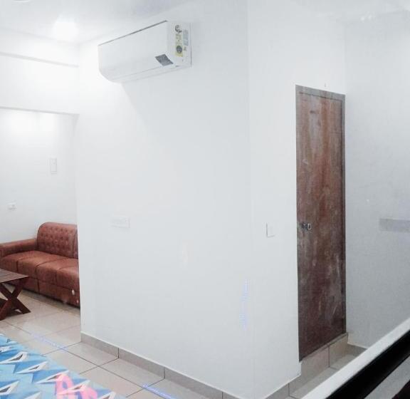 Отель Thekkumpuram Residency