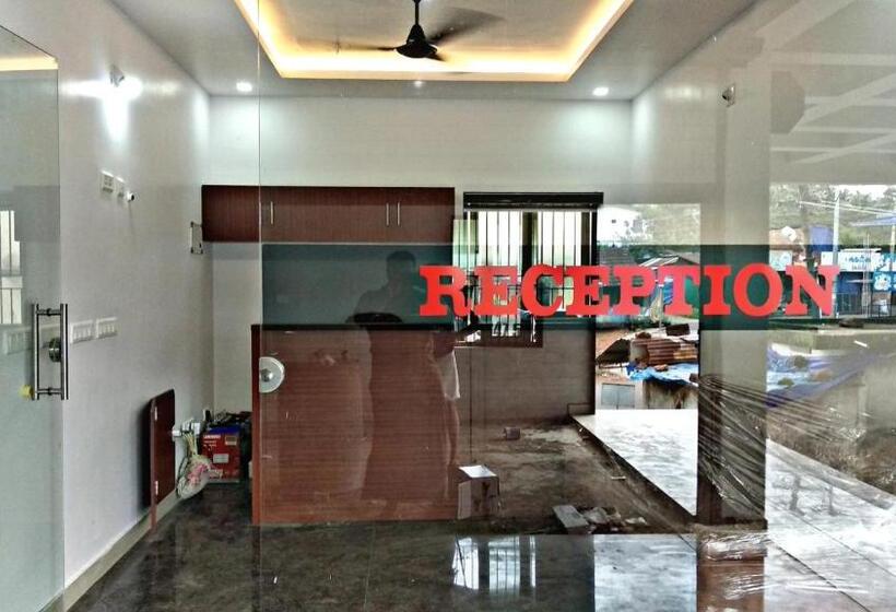 Отель Thekkumpuram Residency