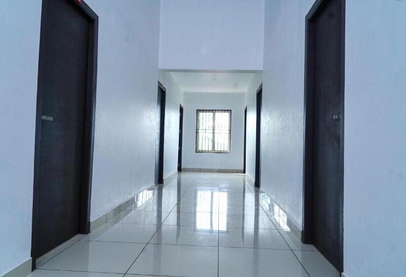 Отель Thekkumpuram Residency