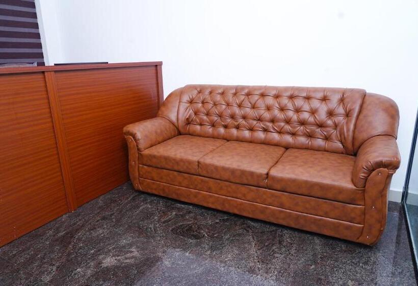 Отель Thekkumpuram Residency