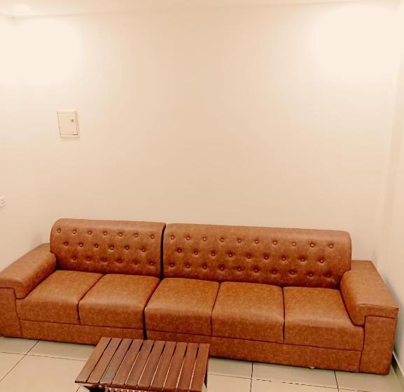 Отель Thekkumpuram Residency