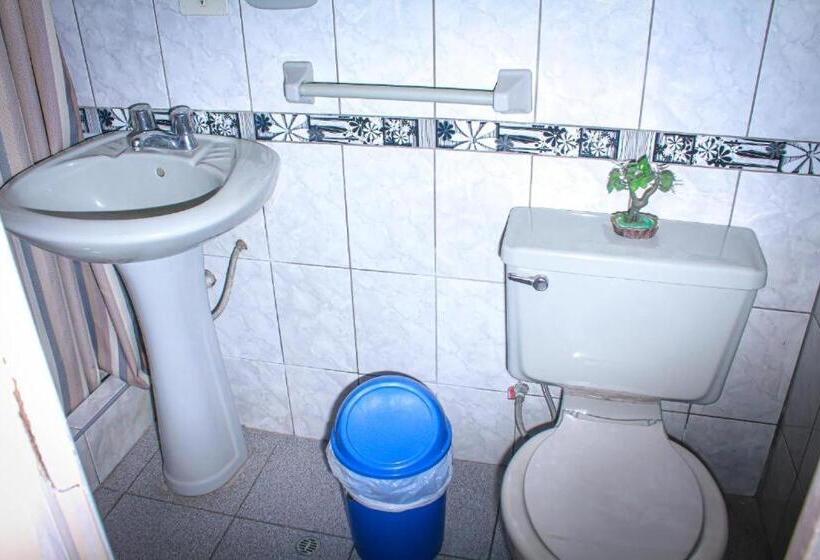 هتل Virgen Del Carmen Huaraz