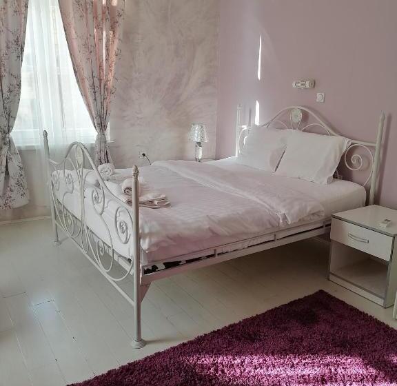 تختخواب و صبحانه Citalna Rooms